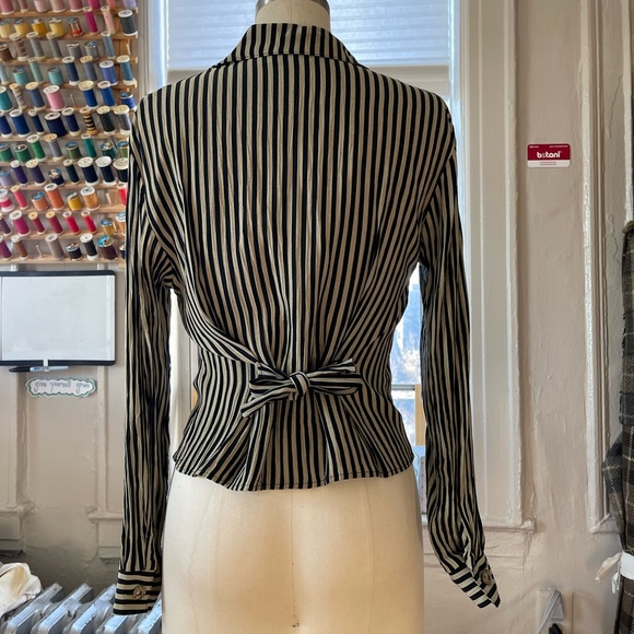 Casual Corner pin stripe blouse, size: M - Picture 10 of 10